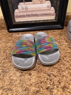 Women’s Multicolor Beaded Slide Sandals - Silver Footbed Size 8M